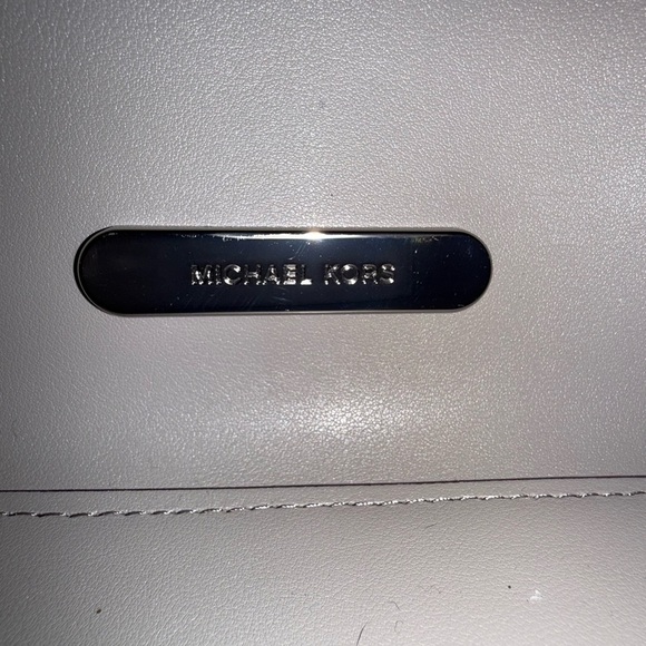 Michael Kors gray drawstring bucket bag with shoulder strap - Picture 11 of 12